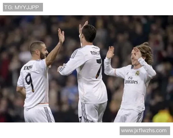 门兴格拉德巴赫与皇家马德里首回合较量精彩回顾与赛后分析